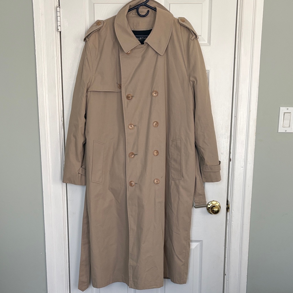 Men’s Halston Heritage Classic Tan Trench Coat With Zip Out Liner. Size 40 Reg.
